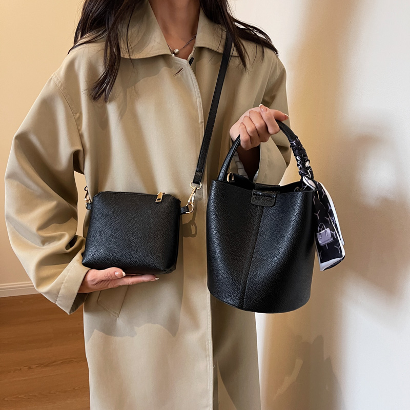 กระเป๋าสะพายไหล่และกระเป๋าสะพา - Luxury Bags On Sales บทวิจารณ์และราคา